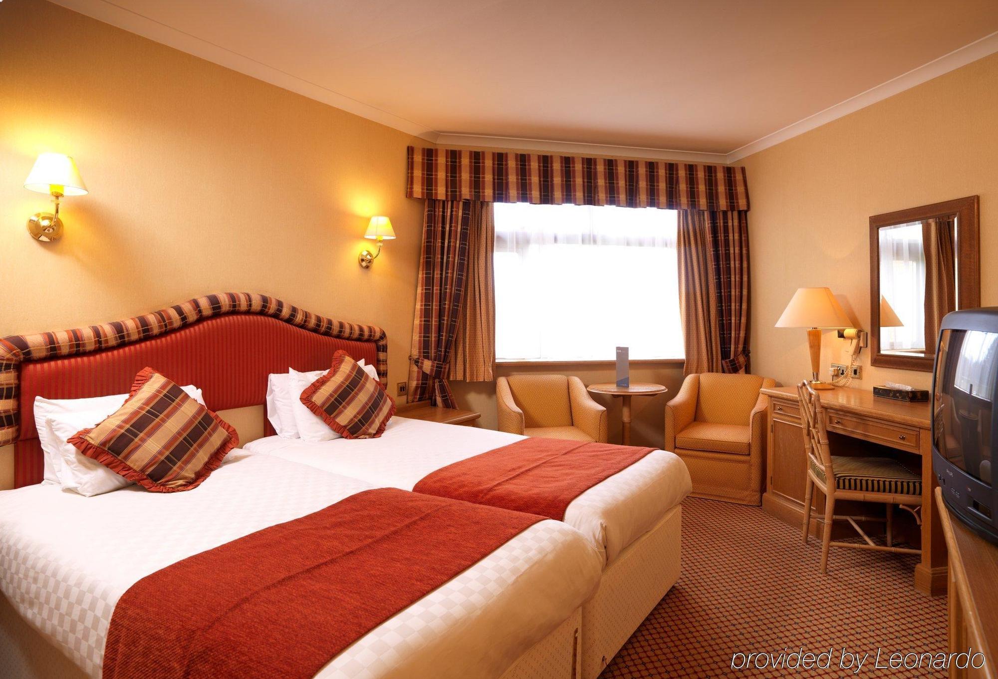 Leonardo Hotel Cheltenham Ruang foto