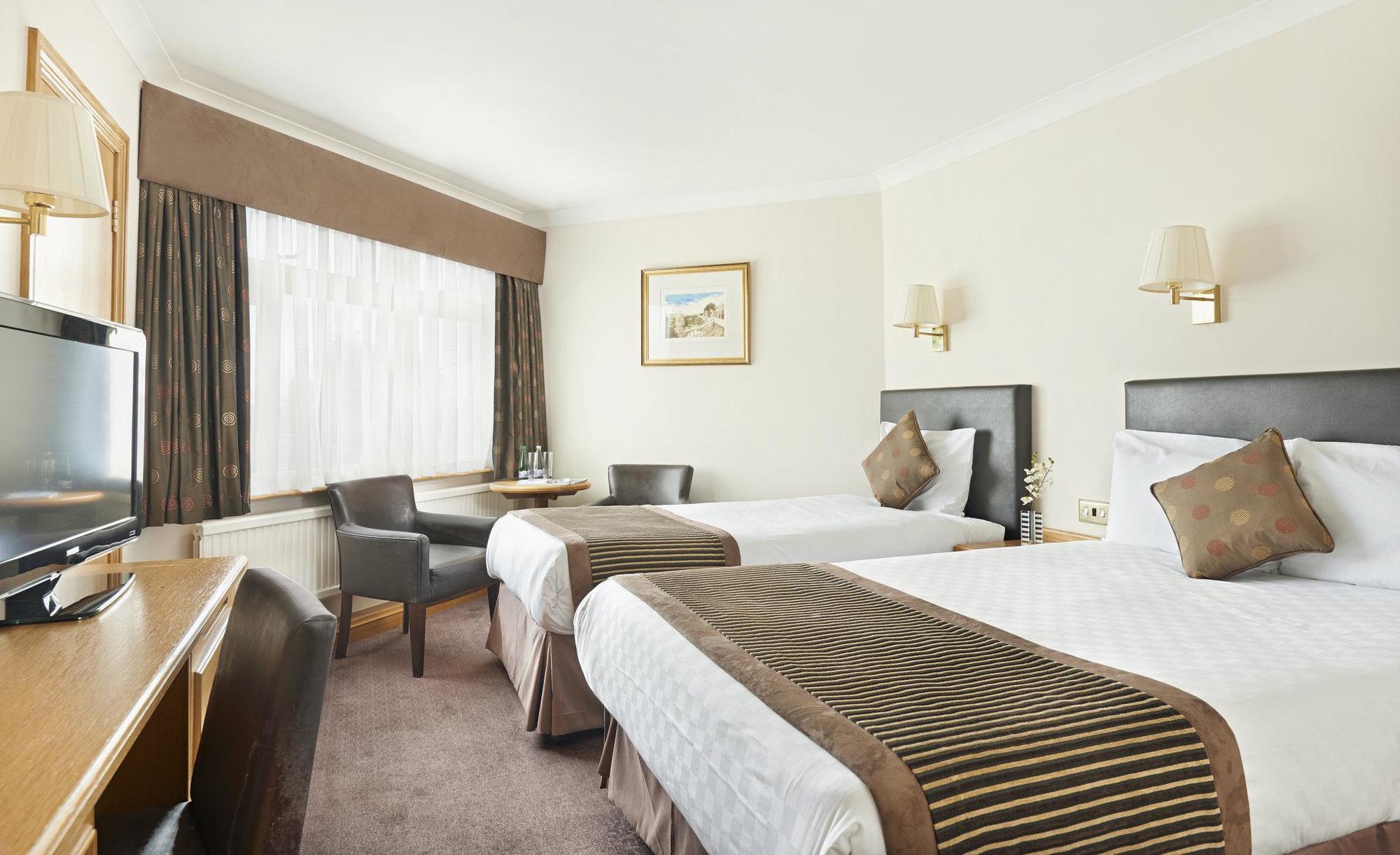 Leonardo Hotel Cheltenham Bagian luar foto