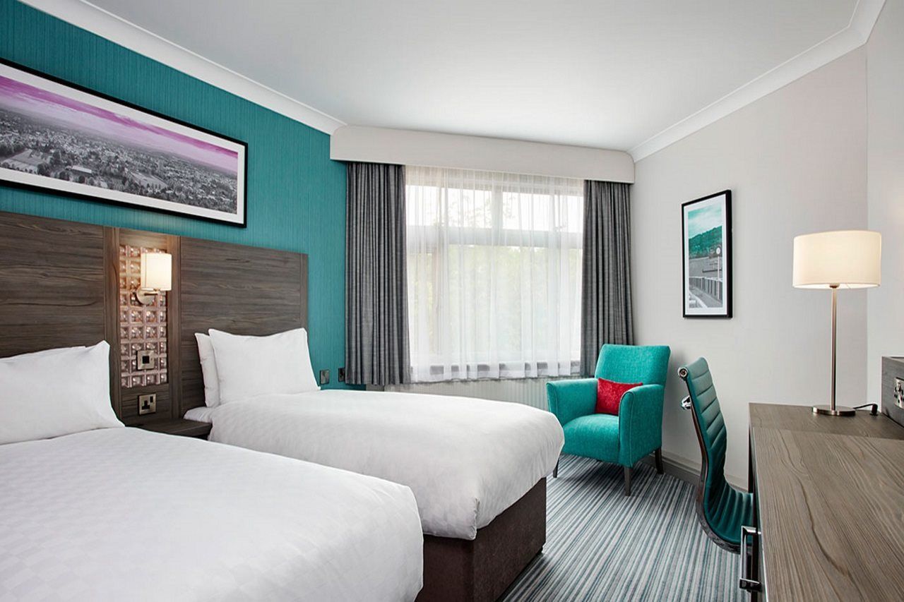 Leonardo Hotel Cheltenham Bagian luar foto