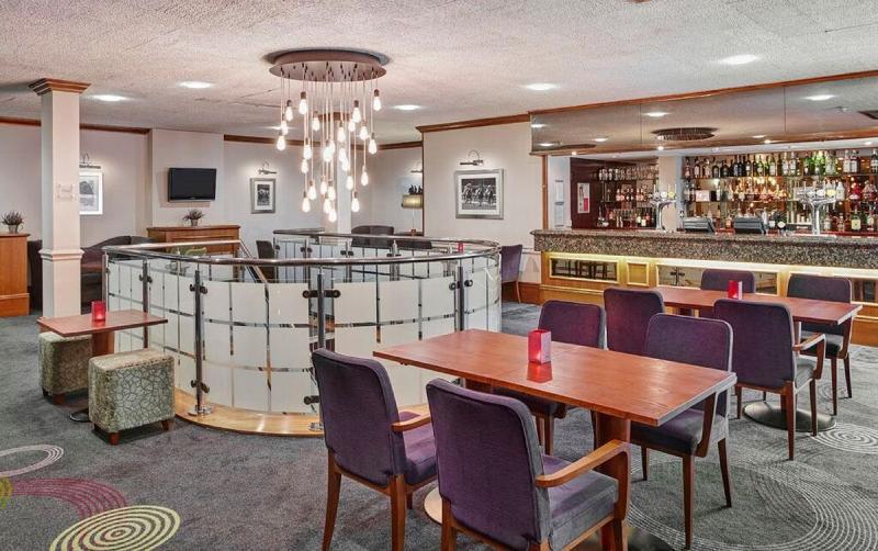 Leonardo Hotel Cheltenham Bagian luar foto